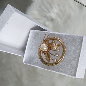 Vintage round gold metal faux pearl rhinestone floral leaf rope medallion